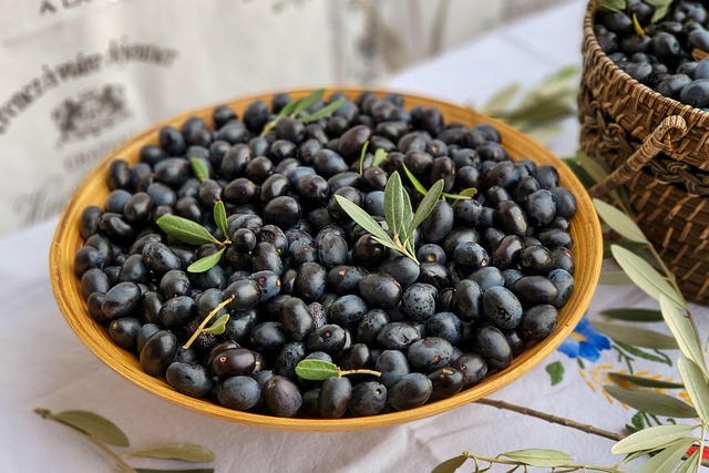 local-food-640x480-10044347.jpeg