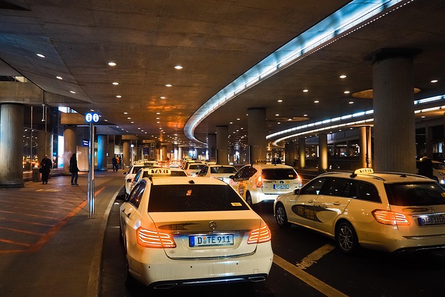 pickup-ride-drop-off-shuttle-airport-c-640x480-62228704.jpeg