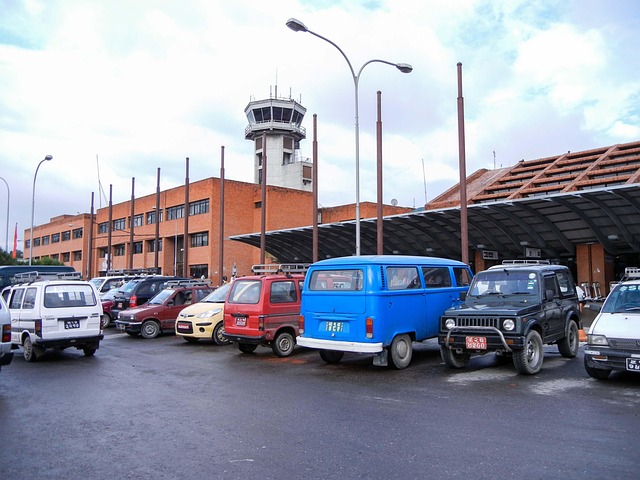 airport-car-640x480-70901480.jpeg
