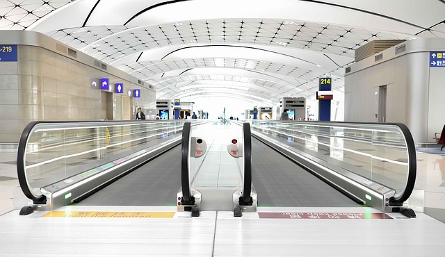 airport-car-640x480-80679360.jpeg