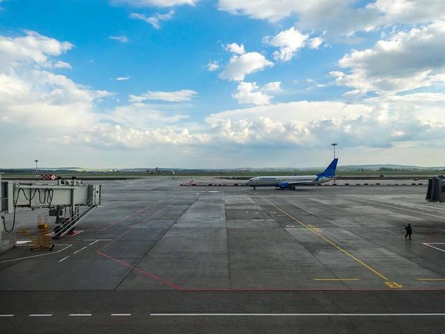 airport-transport-640x480-18330876.jpeg