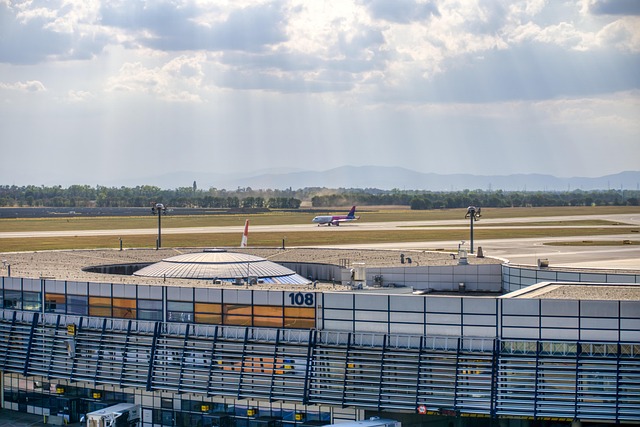 airport-transport-640x480-36712060.jpeg