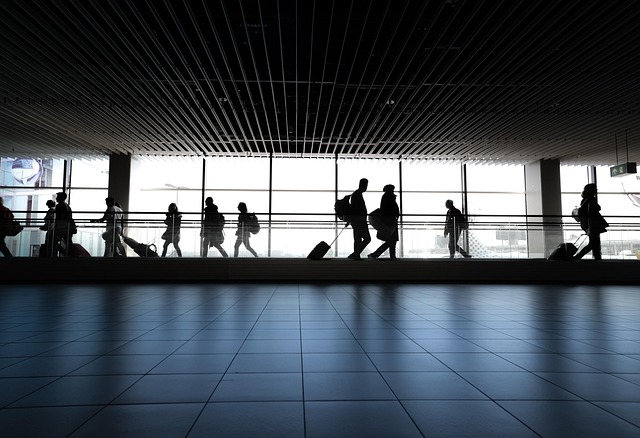 airport-van-640x480-25458392.jpeg