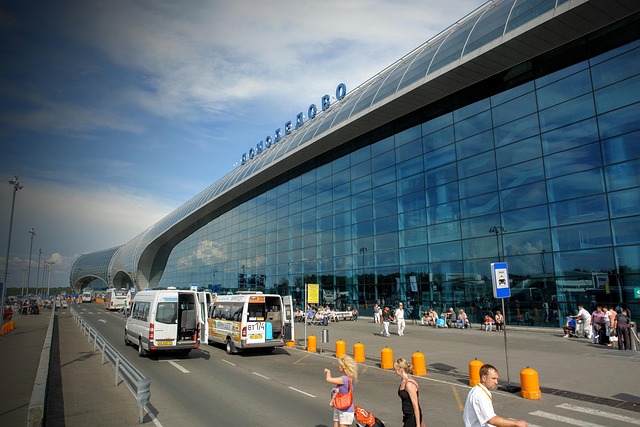 airport-van-640x480-90694543.jpeg