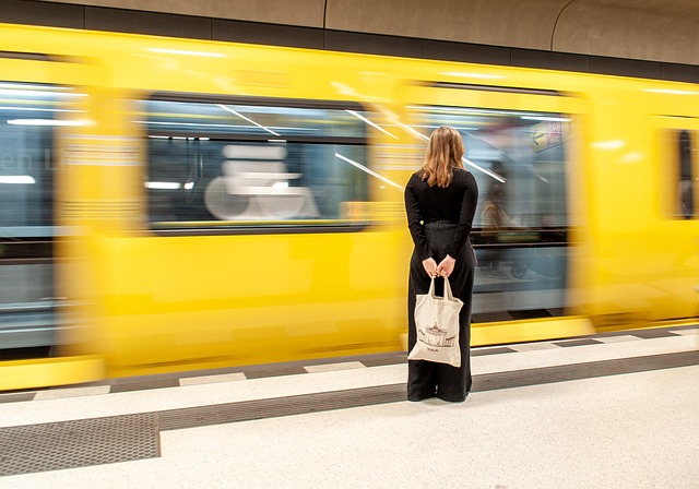 chauffeur-transport-640x480-61656597.jpeg