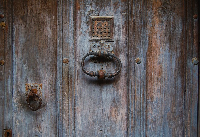 door-to-door-shuttle-640x480-13826896.jpeg