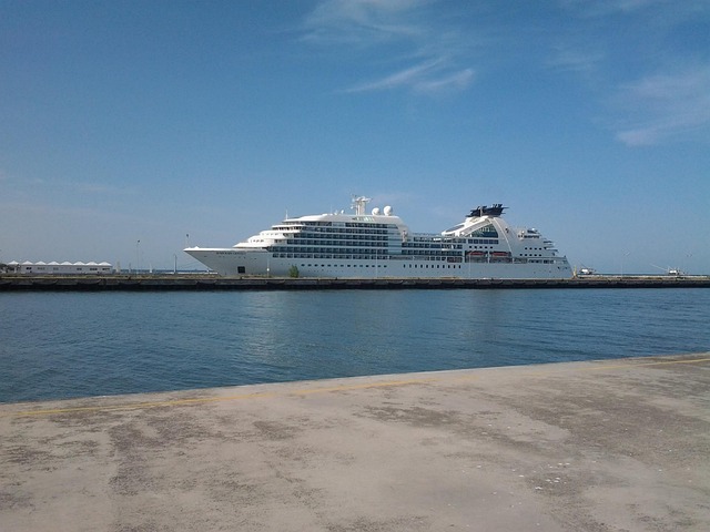 executive-shuttle-640x480-80337352.jpeg