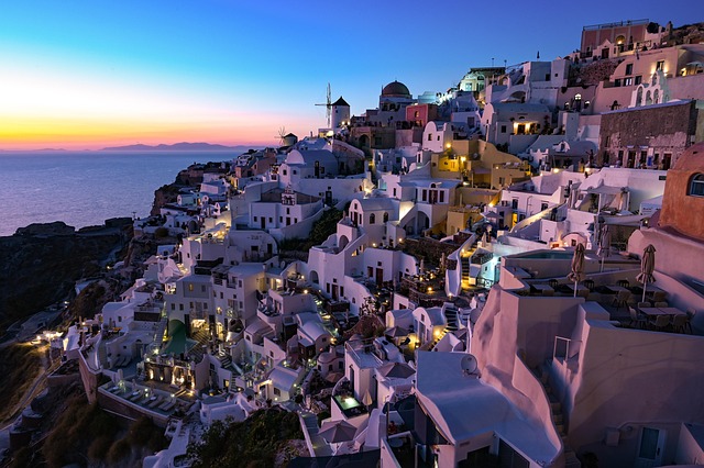luxury-van-640x480-71843658.jpeg