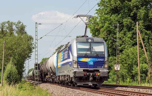 private-transport-640x480-12864581.jpeg