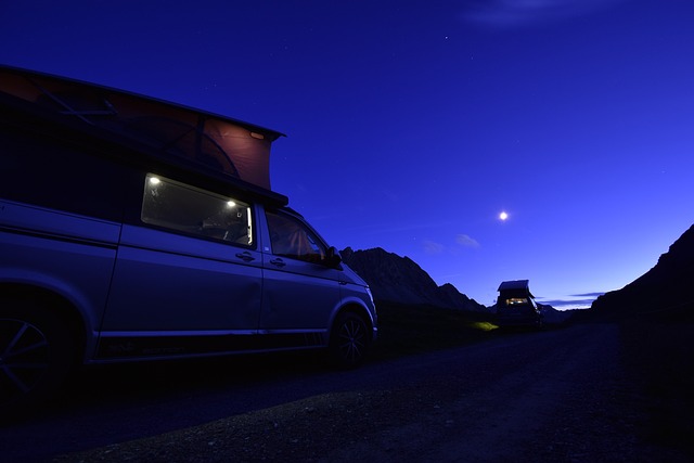airport-van-640x480-33387354.jpeg