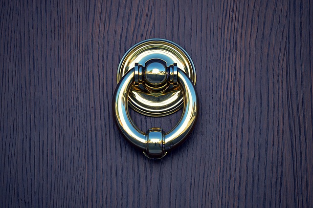 door-to-door-shuttle-640x480-15354845.jpeg