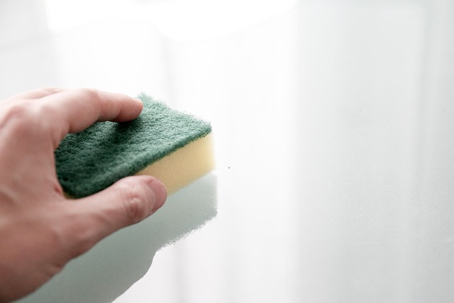 gutter-cleaning-640x480-89709463.jpeg