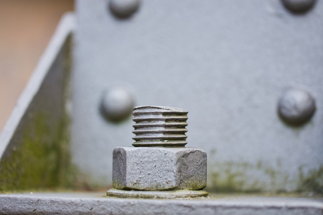 gutter-fastening-640x480-60933130.jpeg