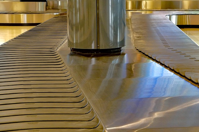 luggage-transport-640x480-87322126.jpeg
