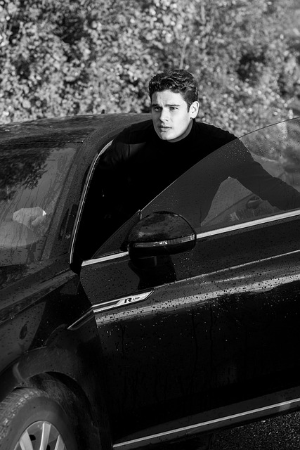 luxury-car-640x480-44130758.jpeg