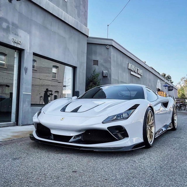 luxury-vehicle-640x480-19088348.jpeg