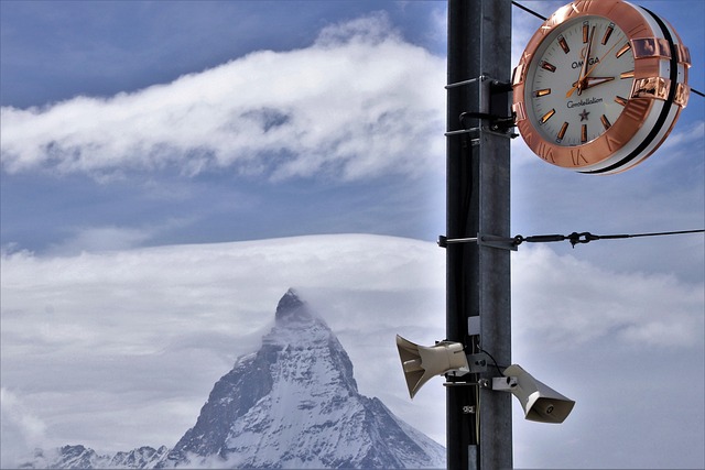 on-time-640x480-34387172.jpeg