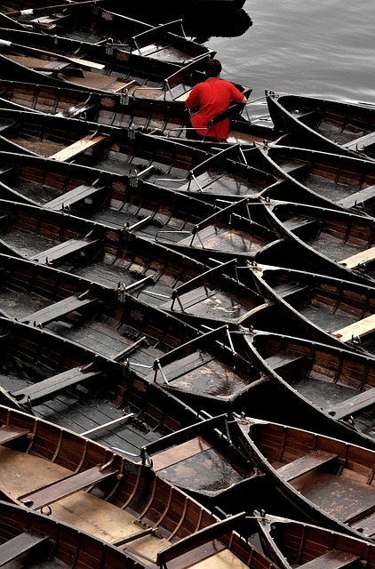 gutter-water-flow-640x480-96776425.jpeg