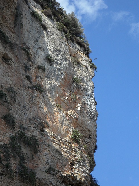 sav-drop-off-640x480-68678977.jpeg